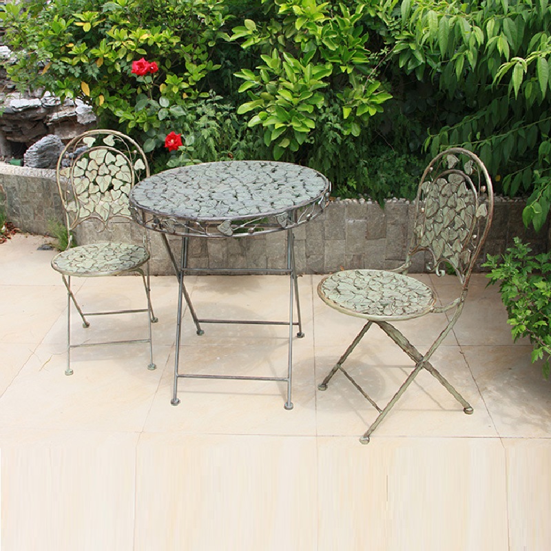 โต๊ะและเก้าอี้เหล็กย้อนยุคในลา - Outdoor Furniture Europe บทวิจารณ์และราคา