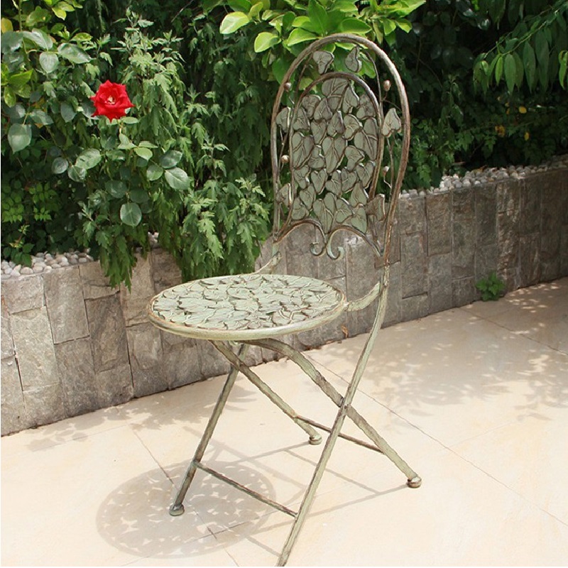 โต๊ะและเก้าอี้เหล็กย้อนยุคในลา - Outdoor Furniture Europe บทวิจารณ์และราคา